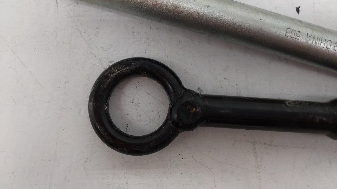 2010 Audi A4 Lug Nug Tools 200006