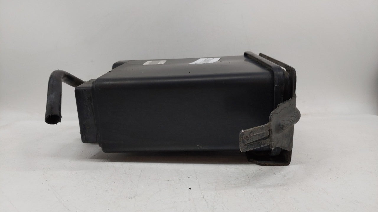 2005 Cadillac Escalade Esv Fuel Vapor Charcoal Canister 200008