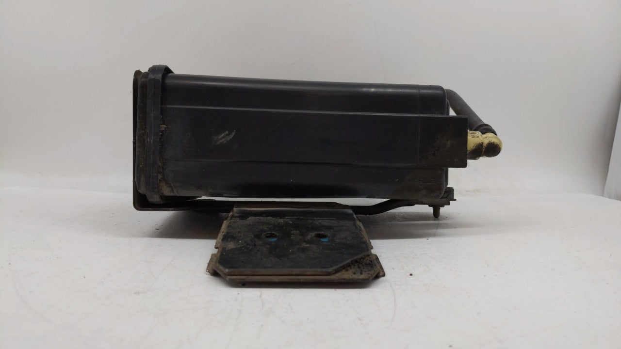 2005 Cadillac Escalade Esv Fuel Vapor Charcoal Canister 200008