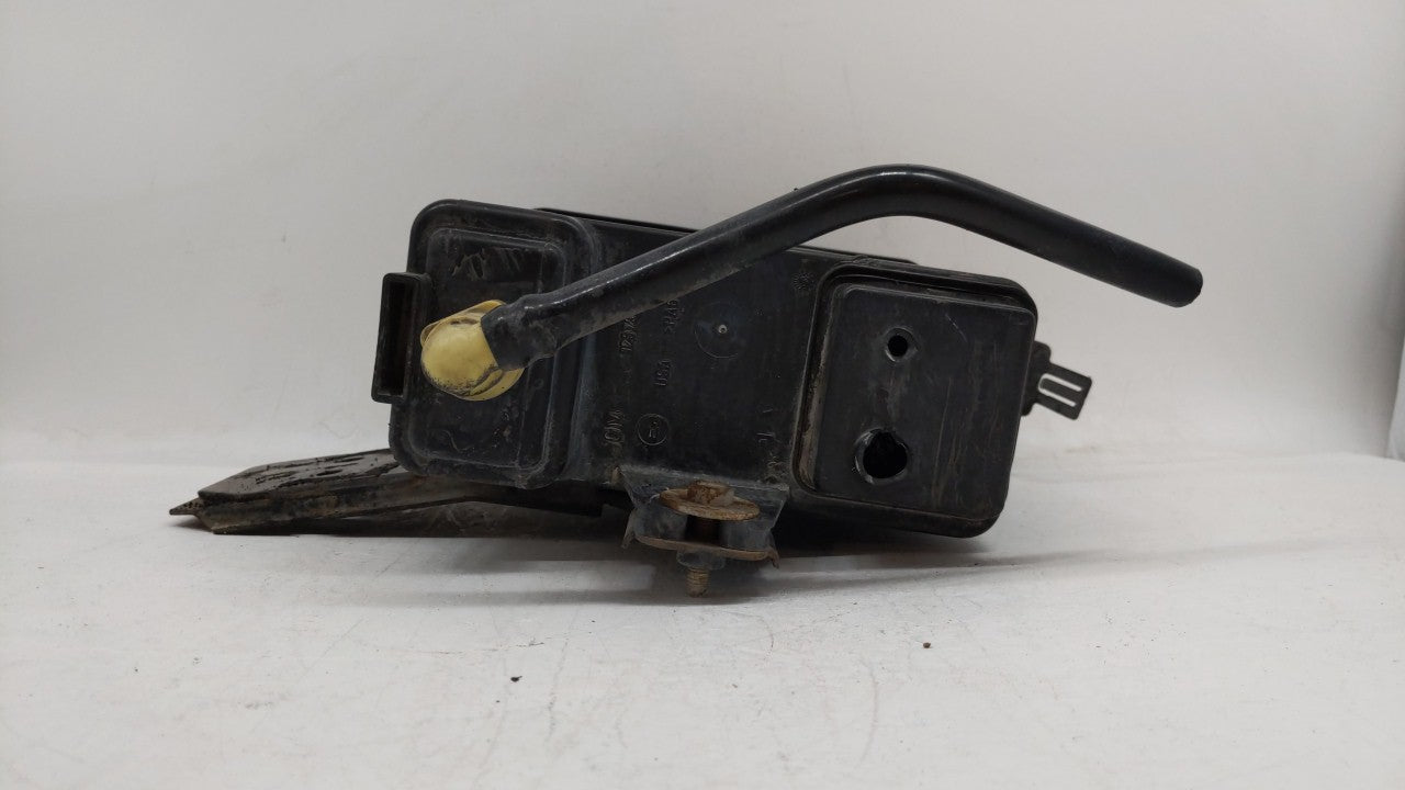 2005 Cadillac Escalade Esv Fuel Vapor Charcoal Canister 200008