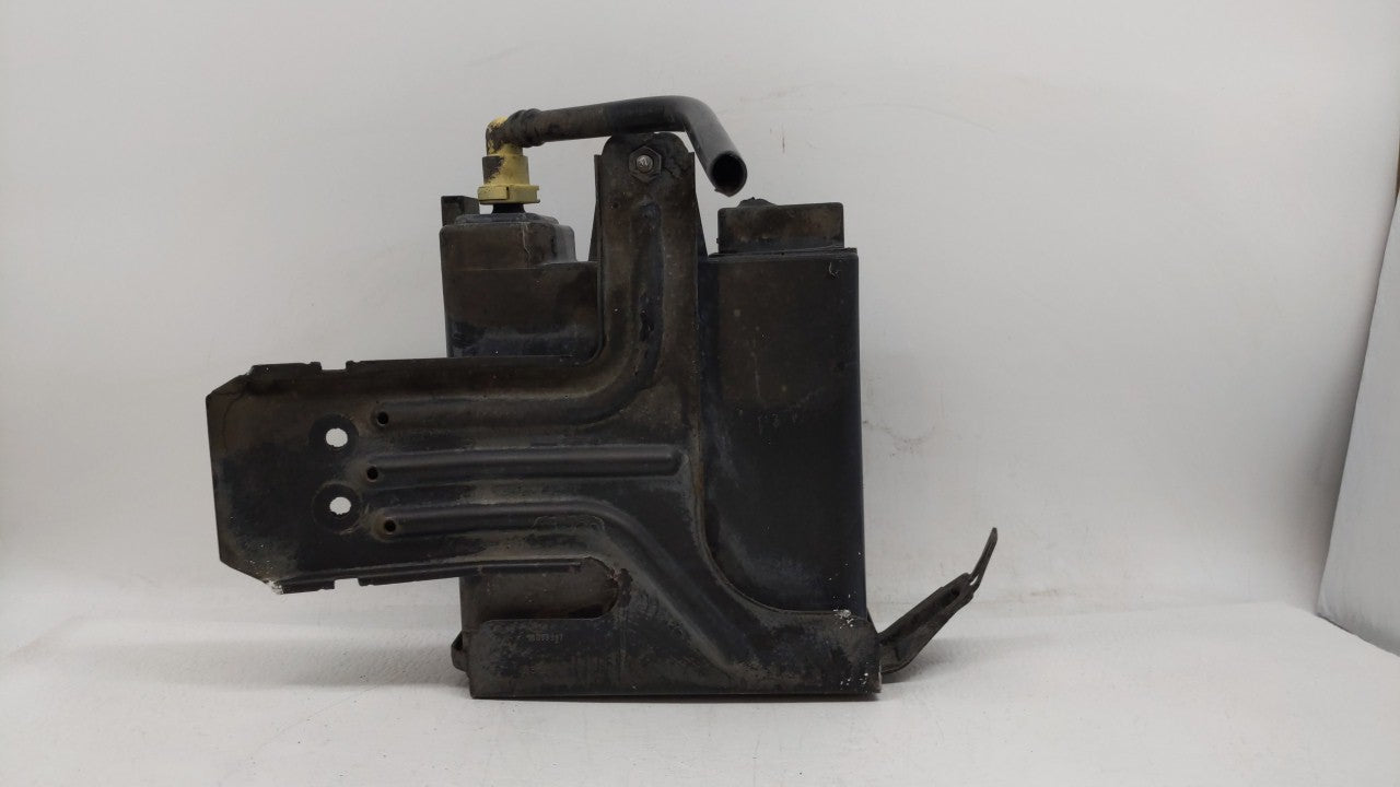 2005 Cadillac Escalade Esv Fuel Vapor Charcoal Canister 200008